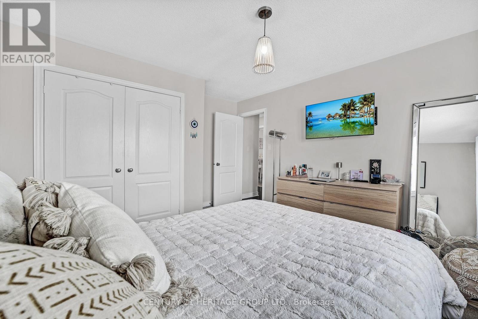 32 AMBERWING LANDING