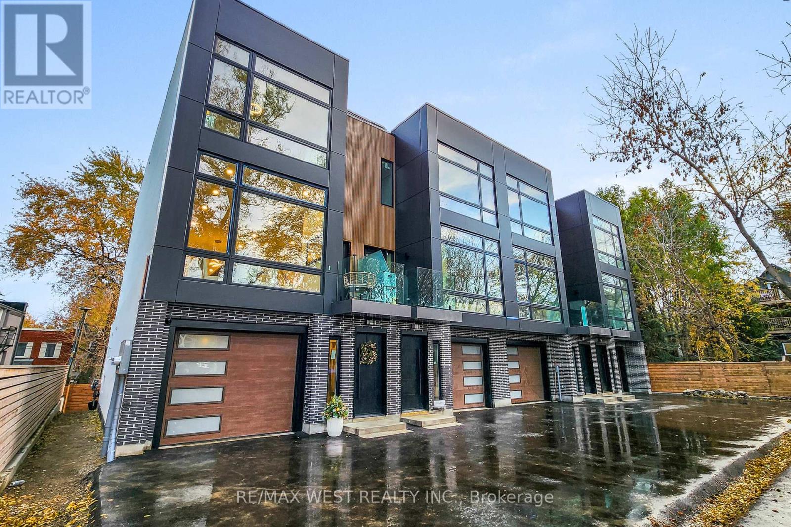 4 - 2639 R DUNDAS STREET W