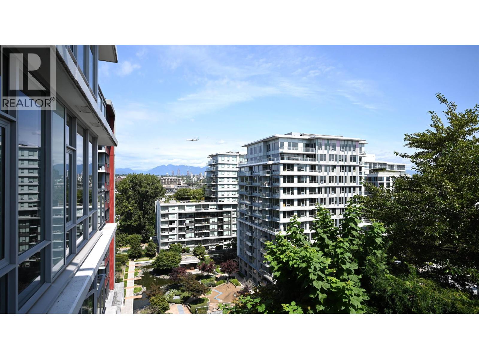 1608 8800 HAZELBRIDGE WAY