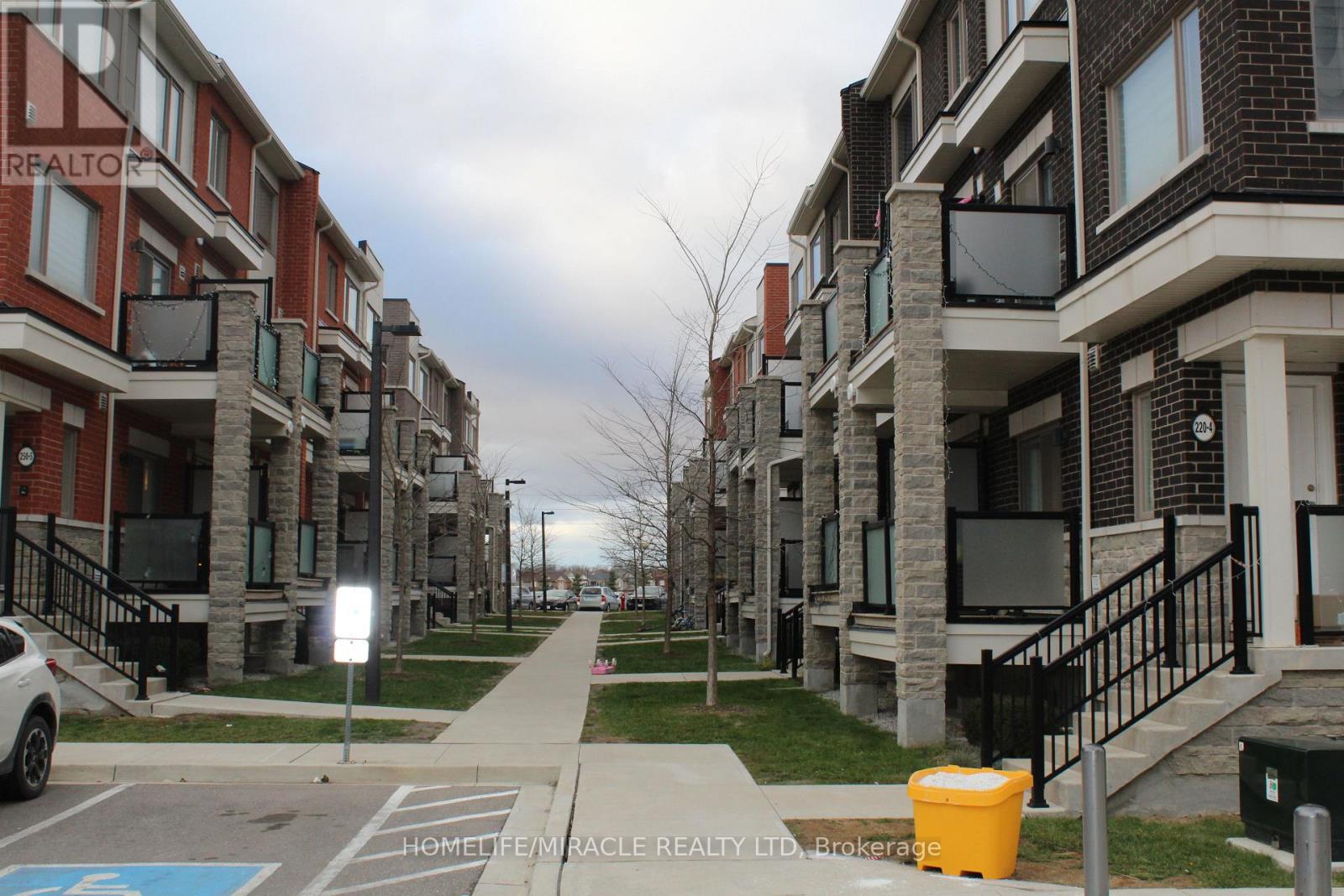 5 - 240 LAGERFELD DRIVE