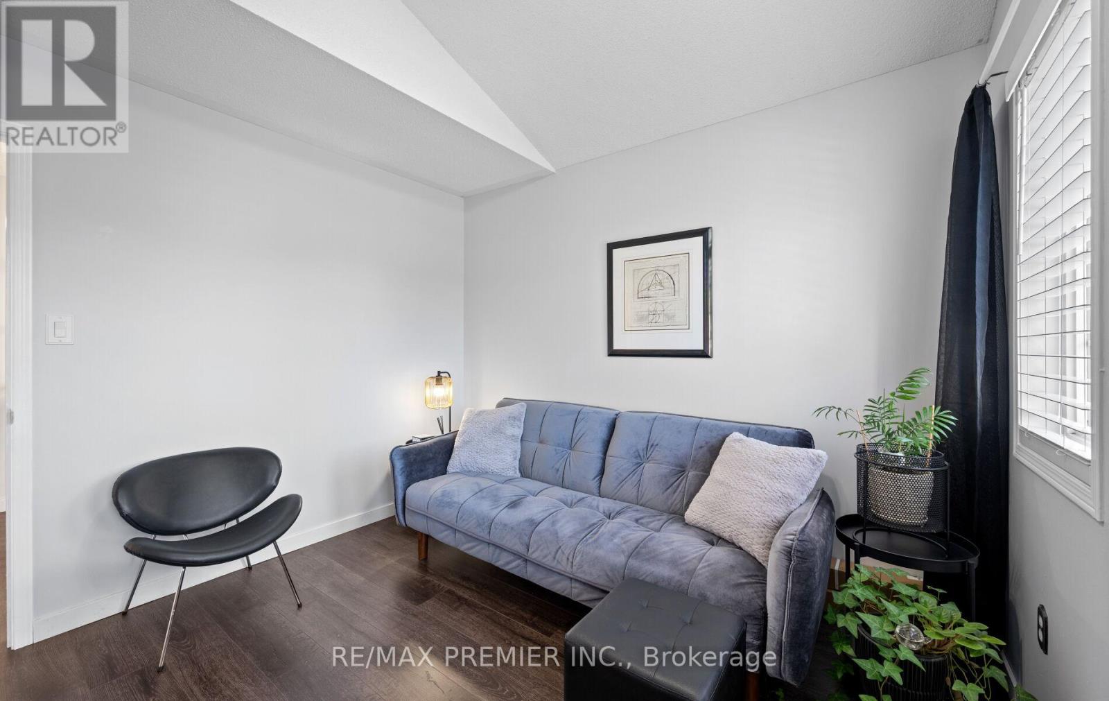 49 FALLSTAR CRESCENT