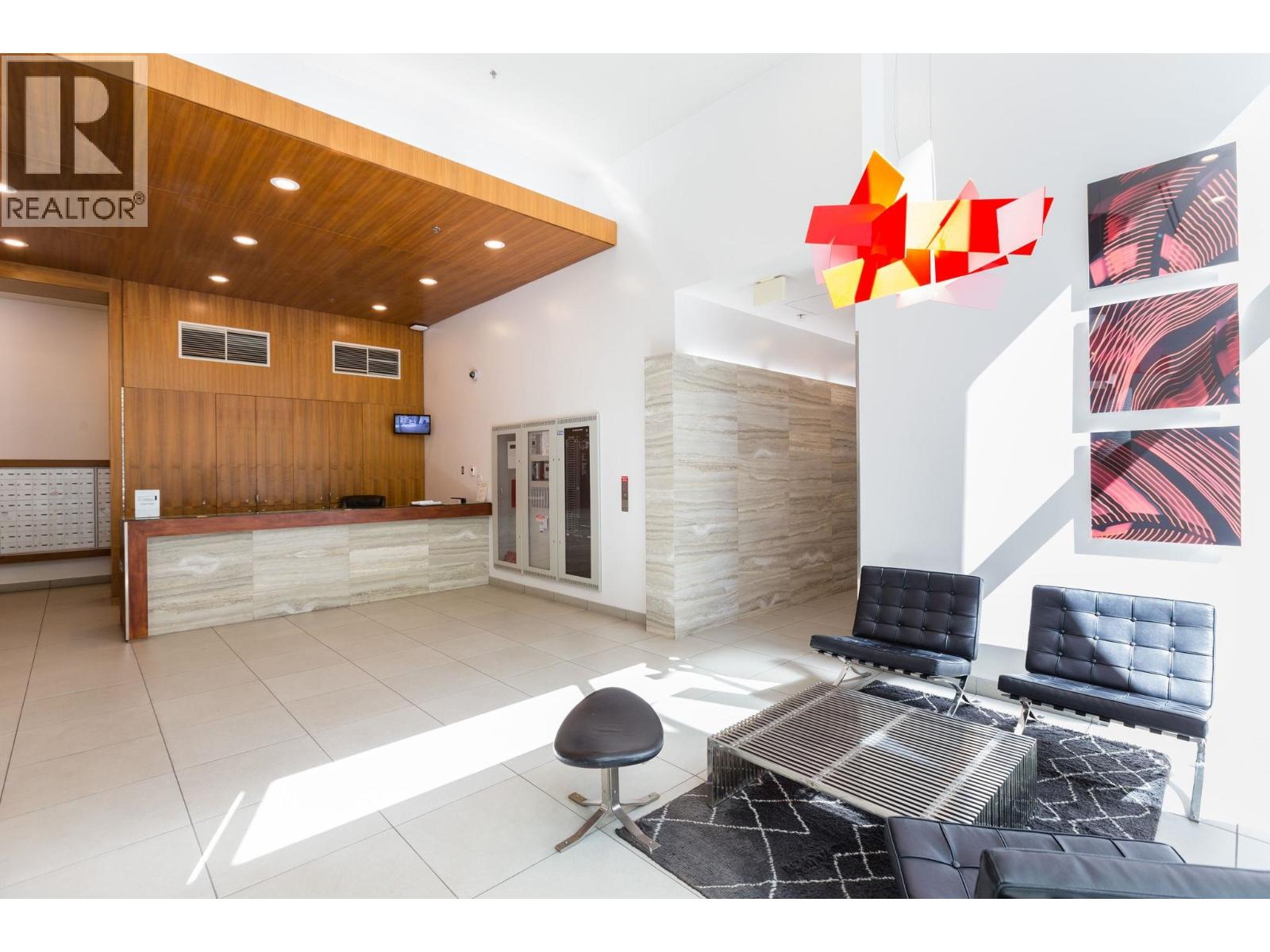 2810 233 ROBSON STREET