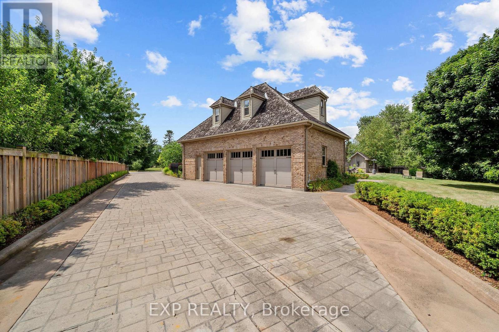 569 FRANKLINWAY GATE