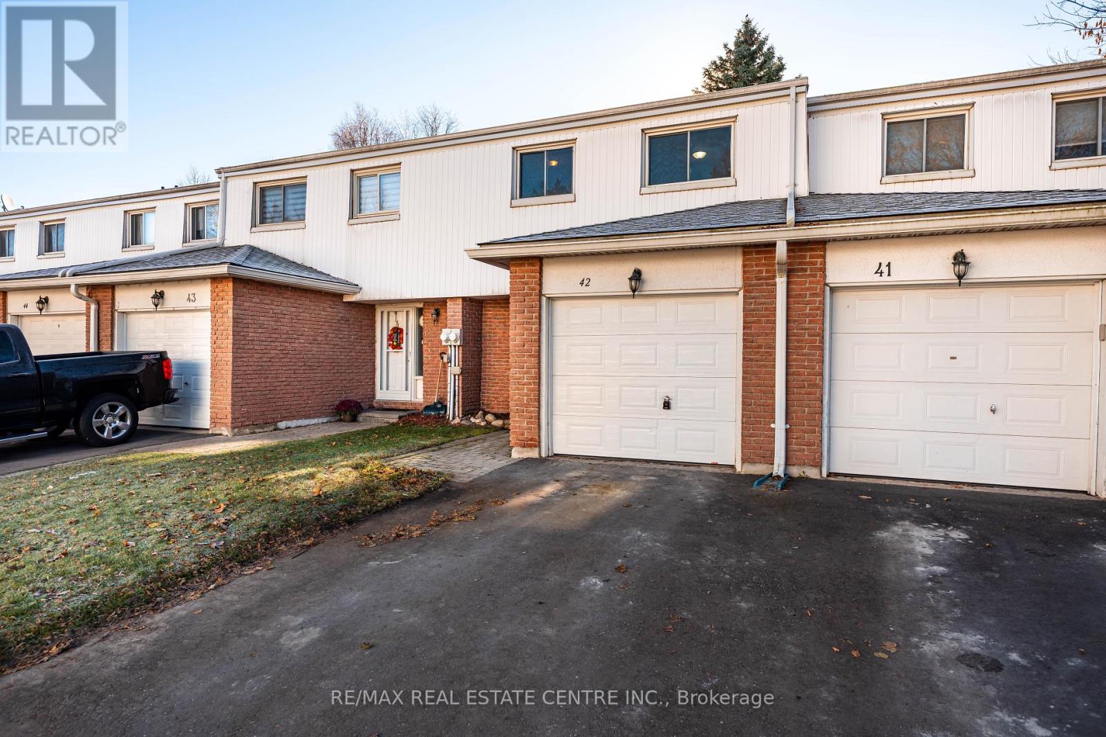 42 - 325 WILLIAM STREET