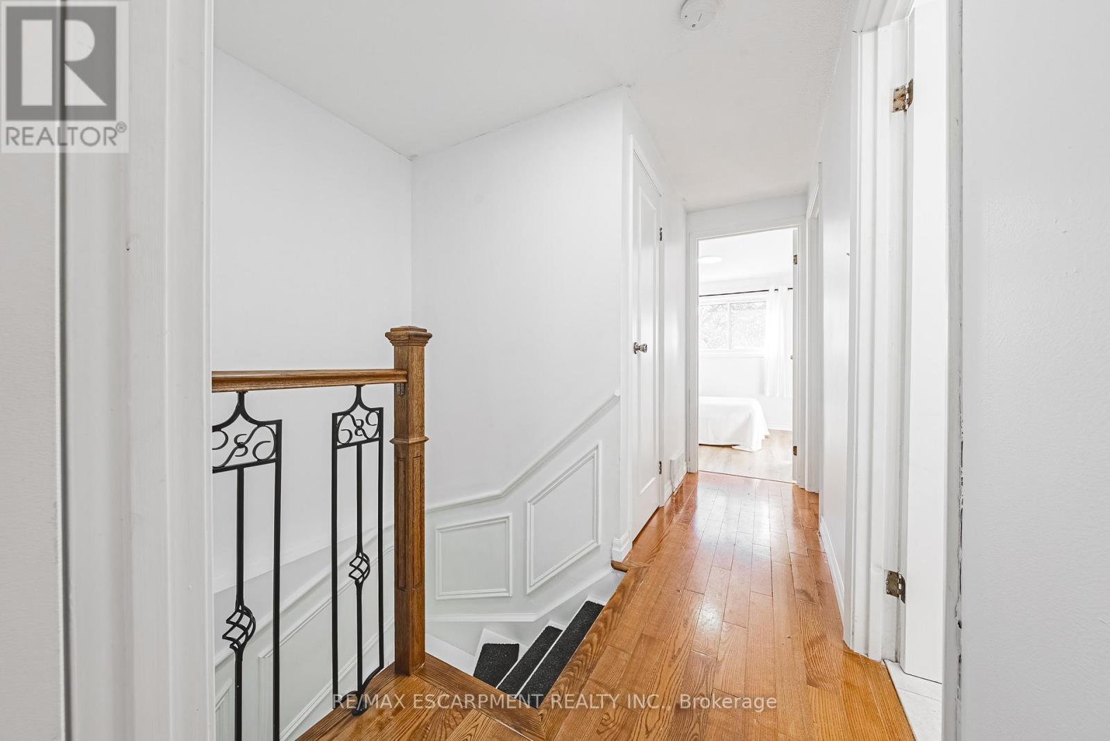 4 - 2220 UPPER MIDDLE ROAD