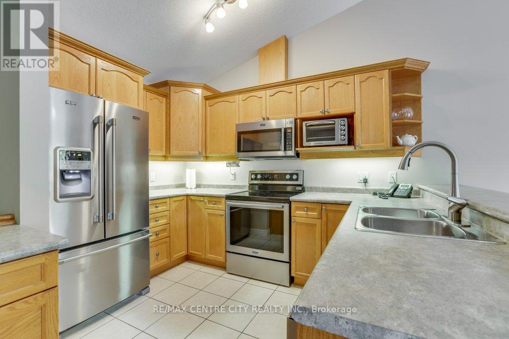 21 - 95 CAPULET LANE