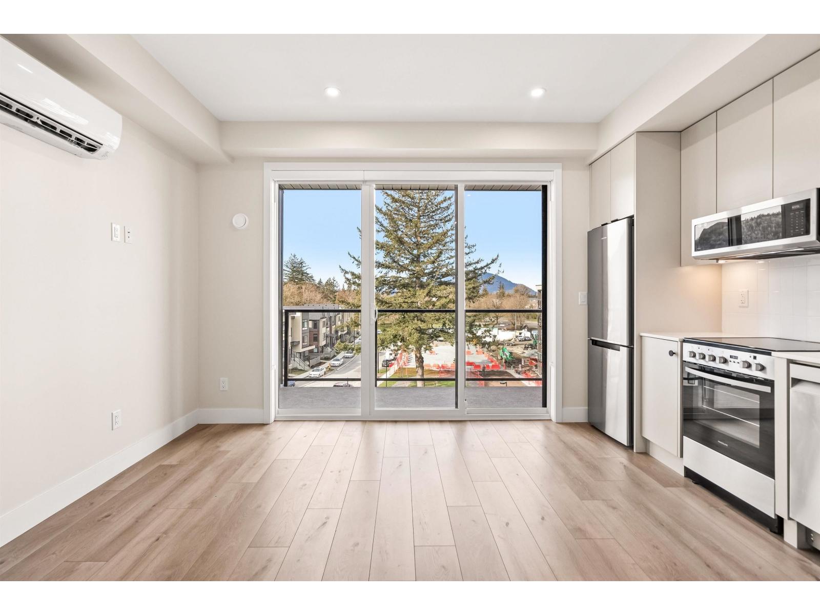 604 45497 CAMPUS DRIVE, Garrison Crossing