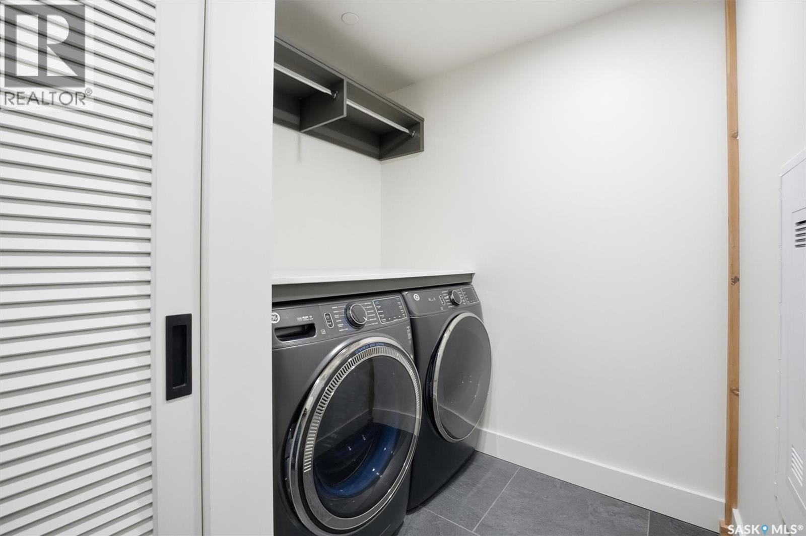 301 212 E Saskatchewan CRESCENT E