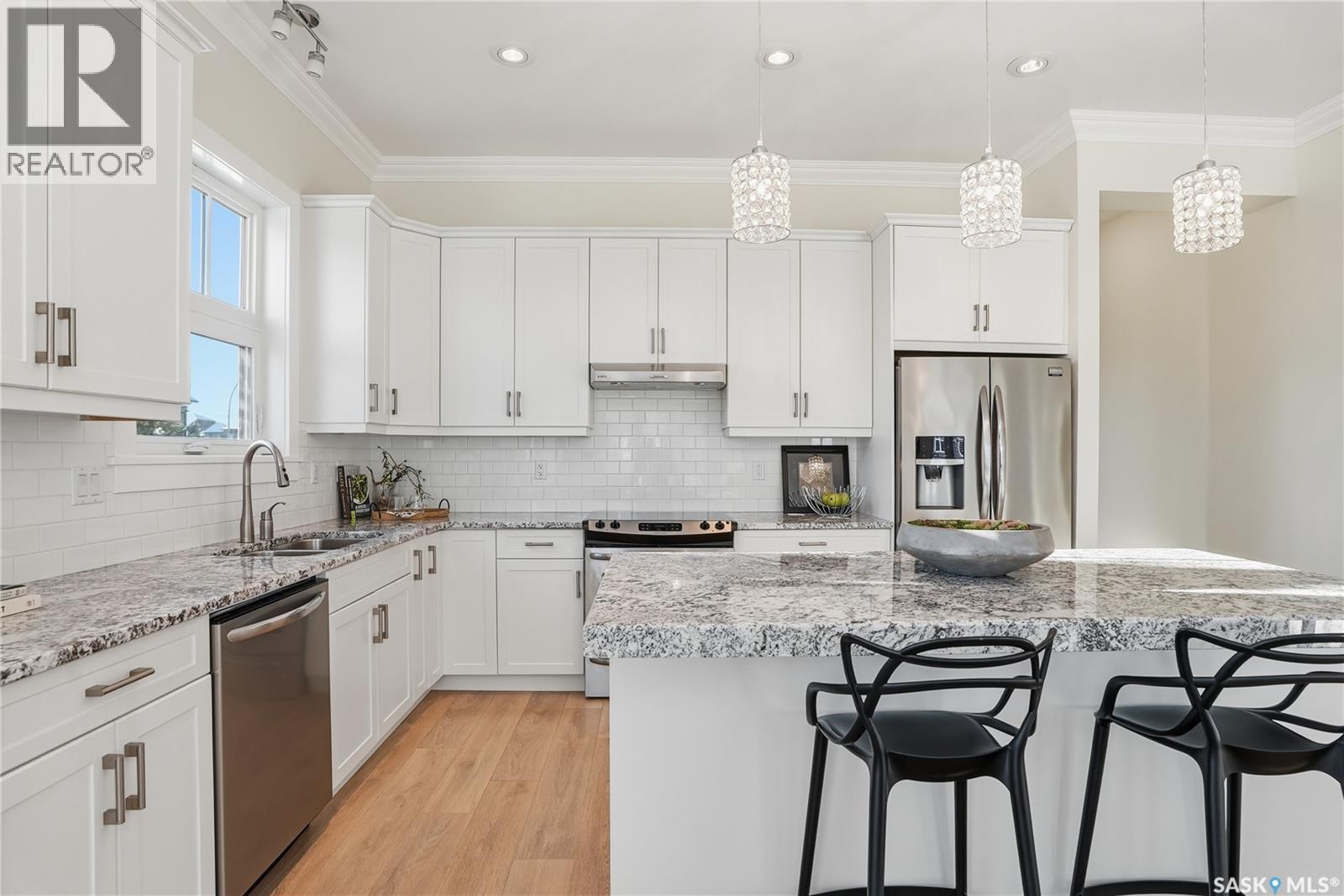 32 115 Meadows BOULEVARD E