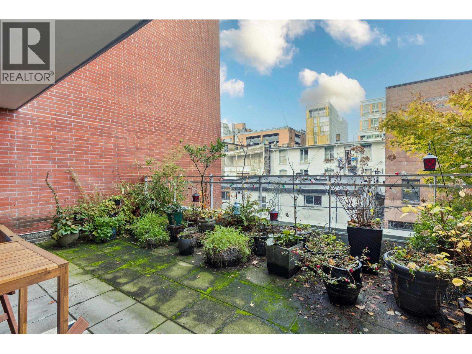 309 221 UNION STREET