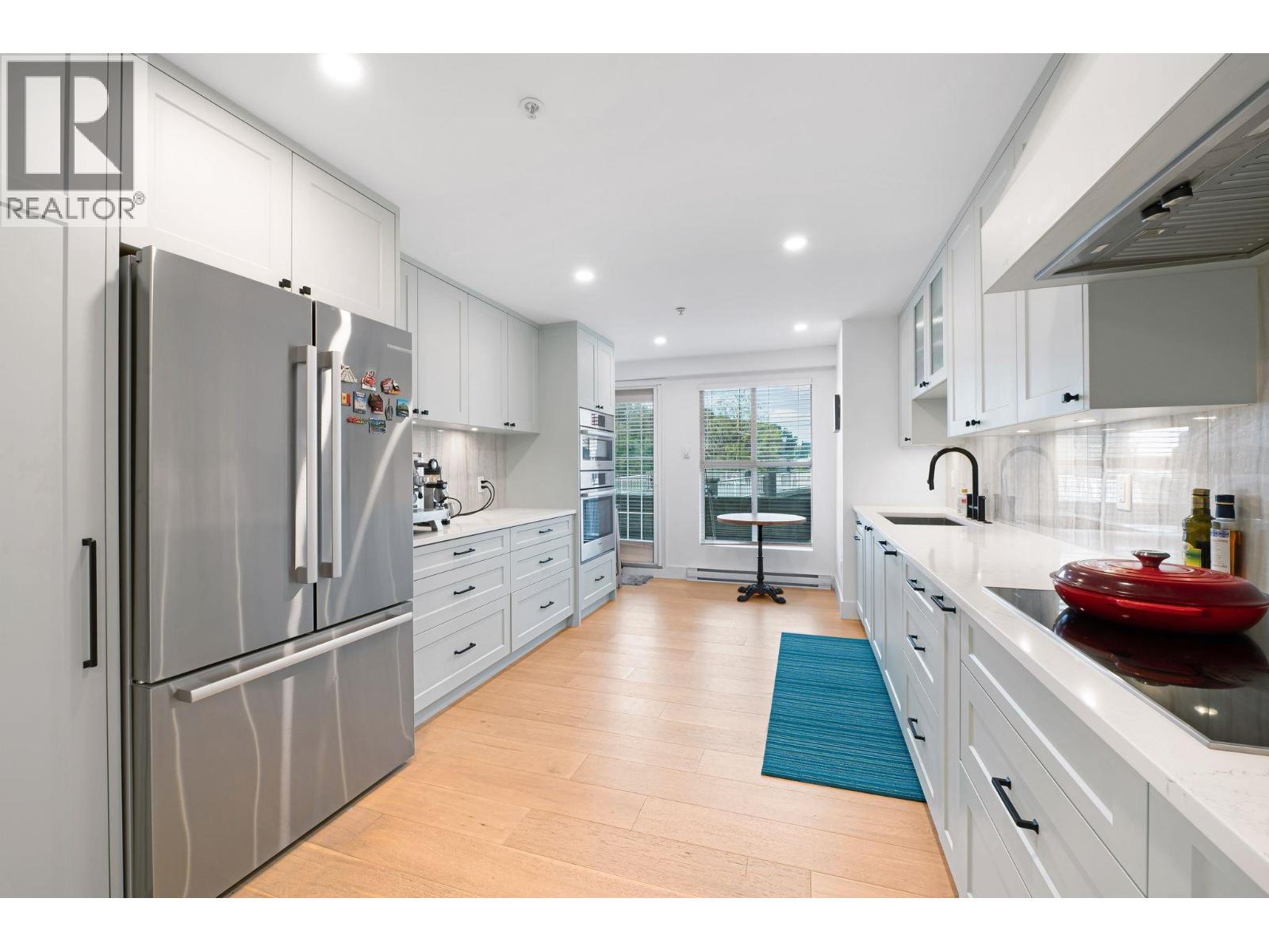 105 2 RENAISSANCE SQUARE