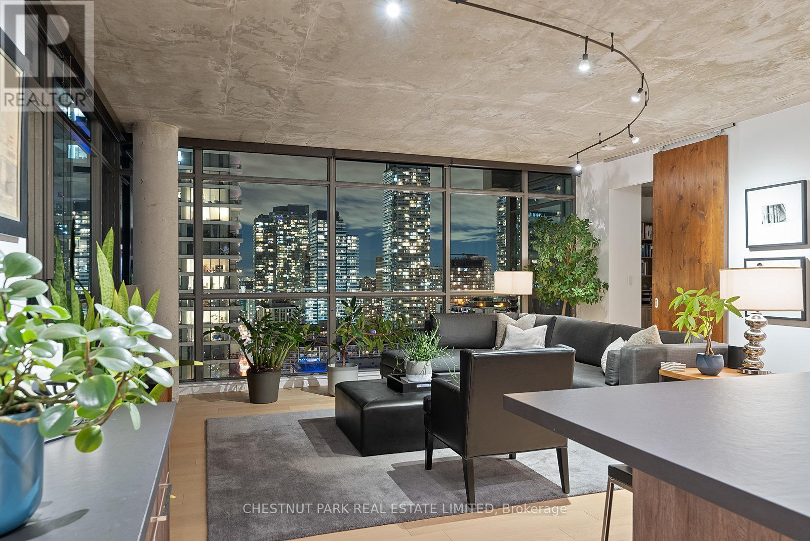 2502 - 281 MUTUAL STREET