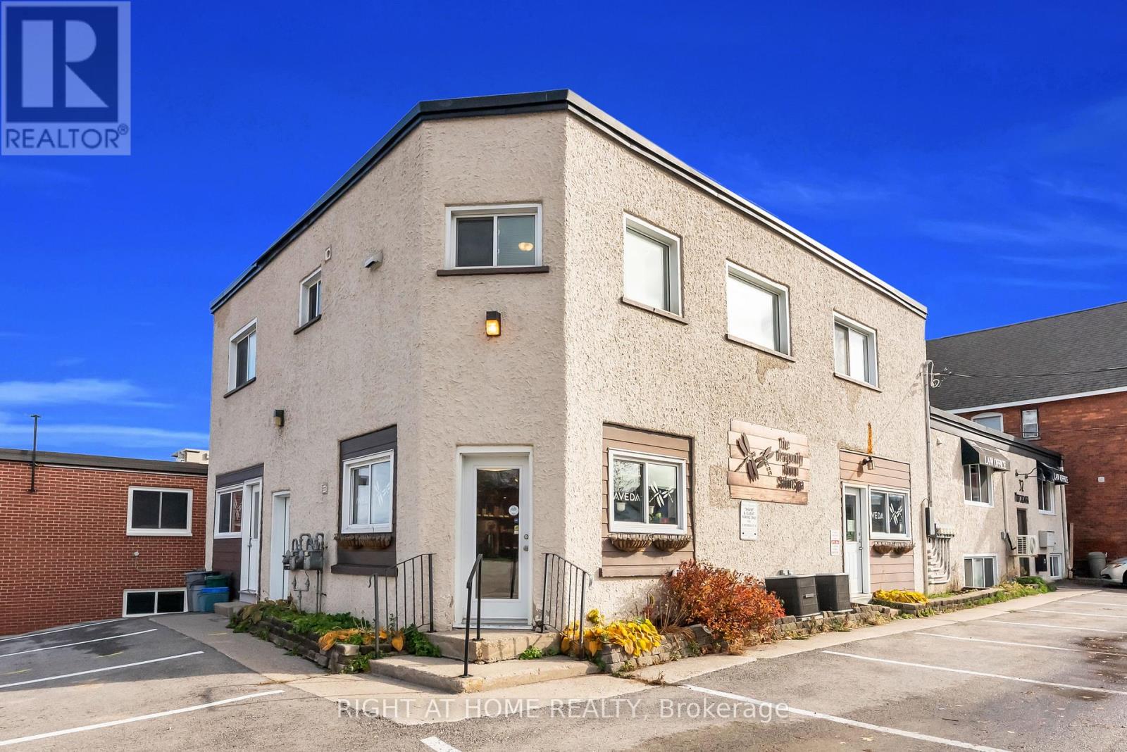 32 MATCHEDASH STREET N