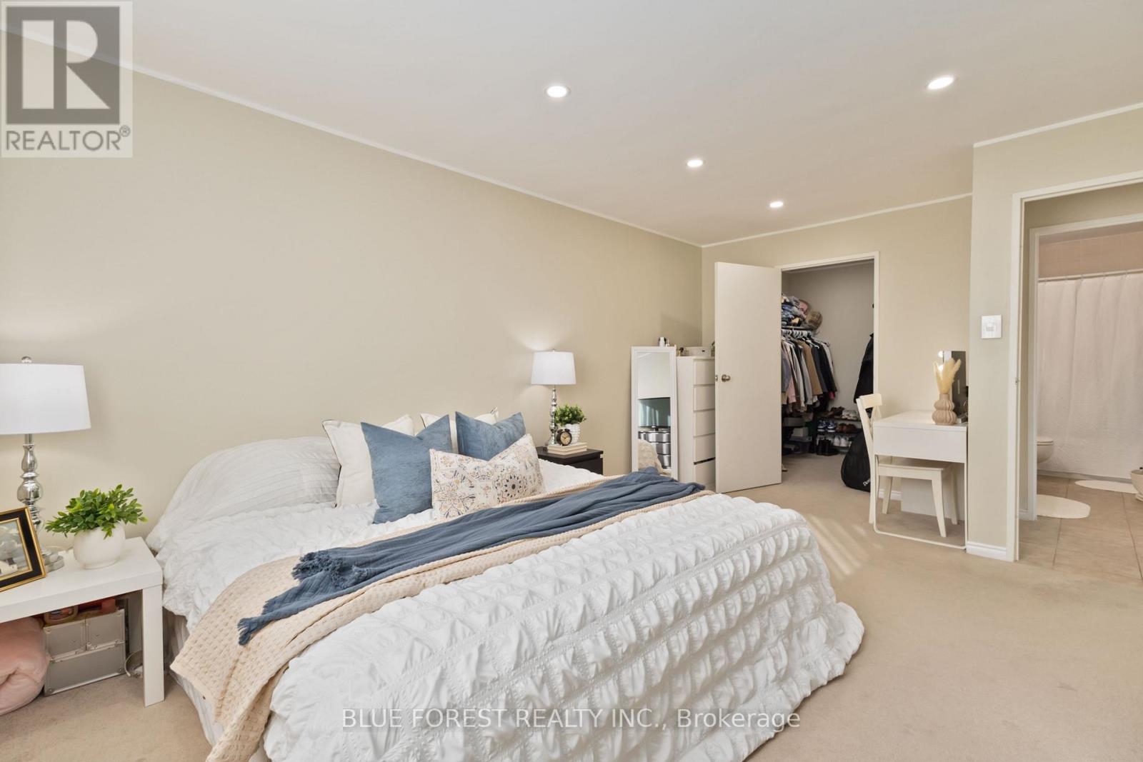 502 - 75 HUXLEY STREET