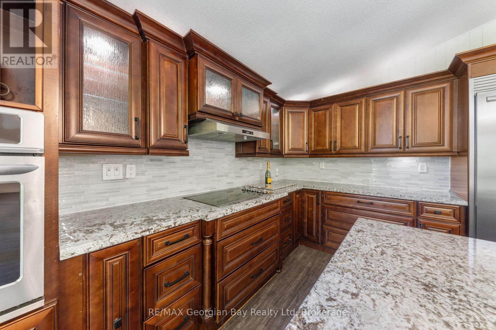 1745 TWIN OAKS CRESCENT