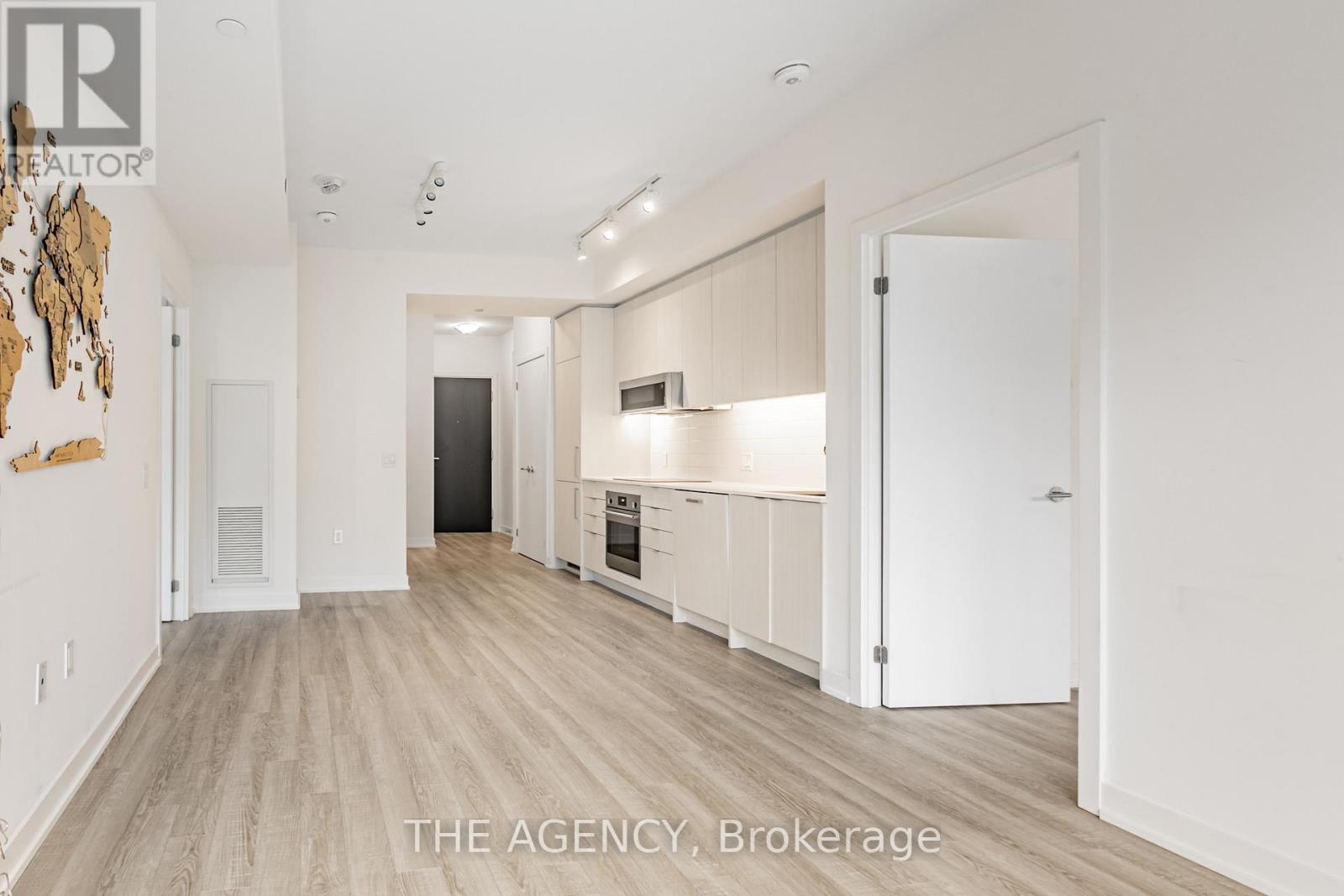 204 - 250 LAWRENCE AVENUE W