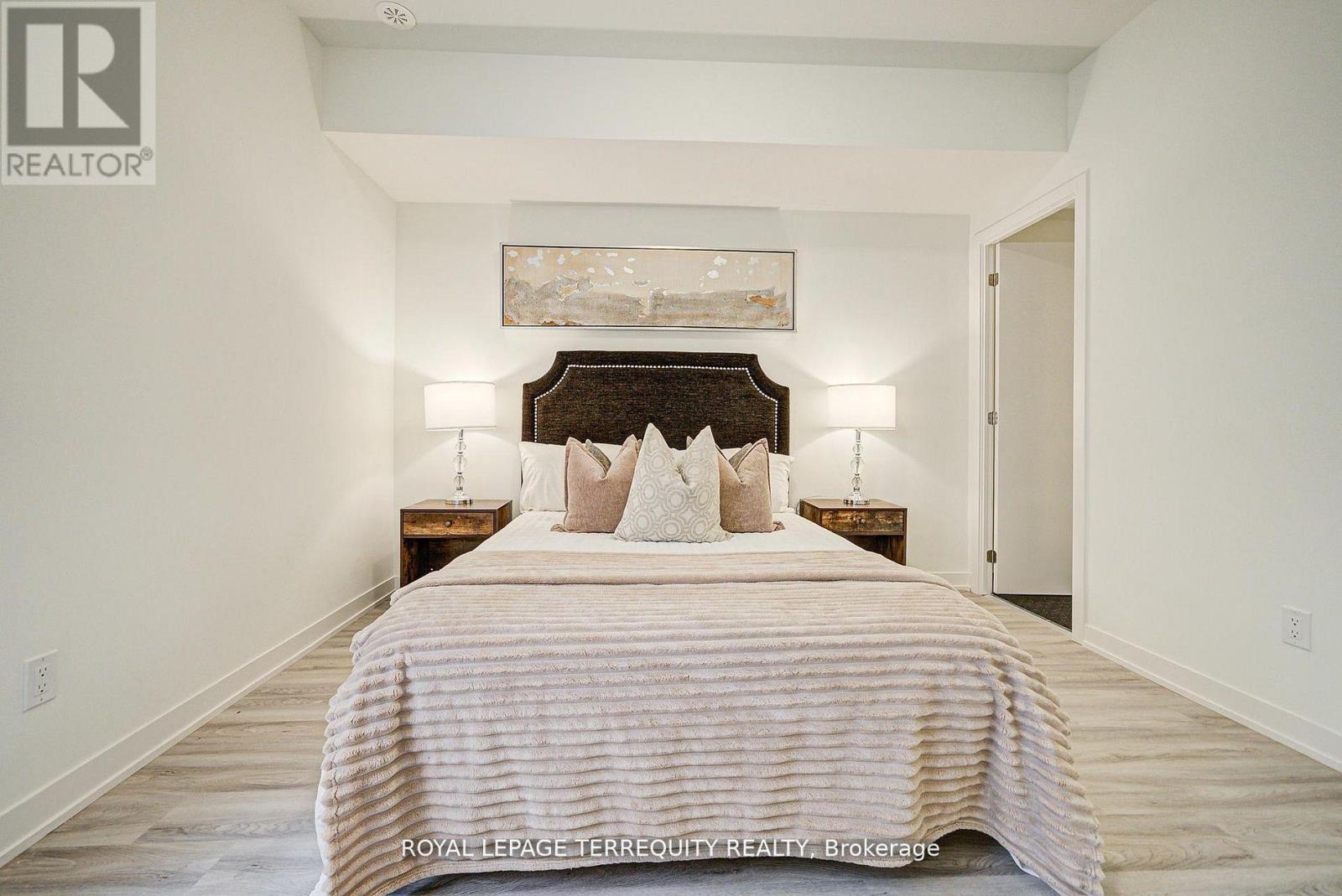 601 - 7 STECKLEY HOUSE LANE