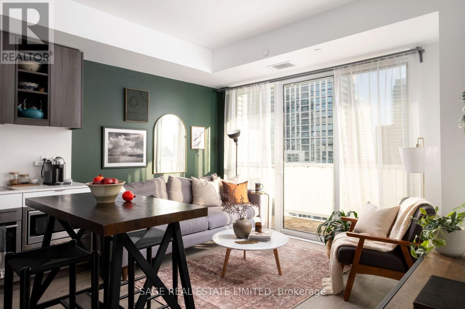 2108 - 101 ERSKINE AVENUE