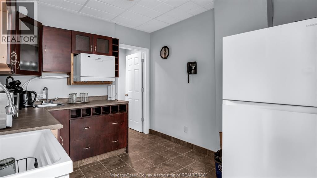 484 PELISSIER STREET