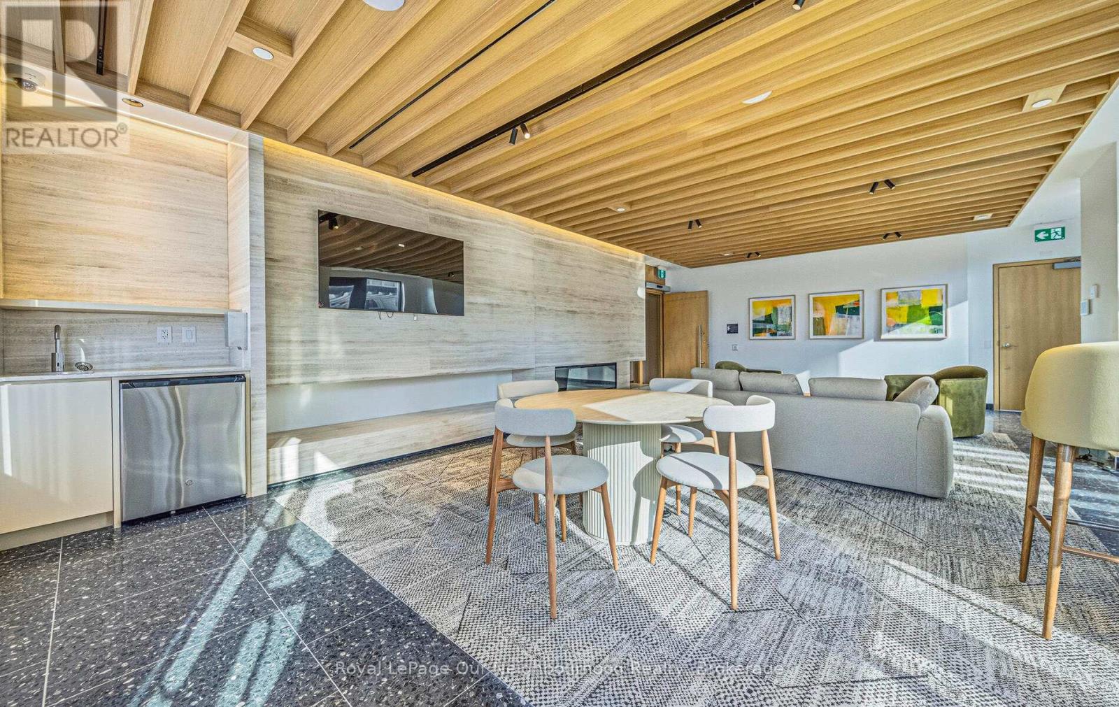 412 - 395 SQUARE ONE DRIVE