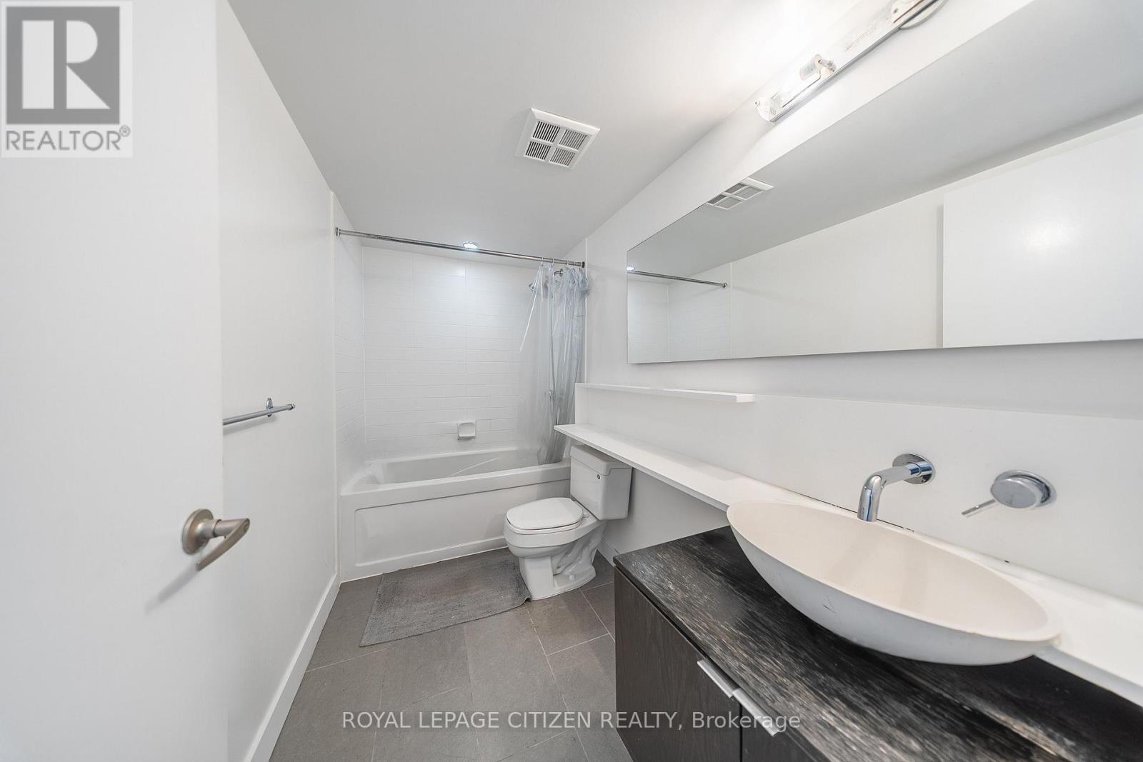 2512 - 15 FORT YORK BOULEVARD