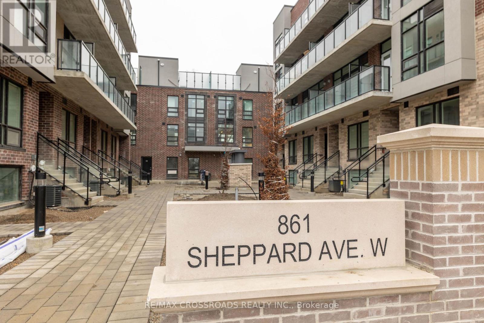 TH47 - 861 SHEPPARD AVENUE W