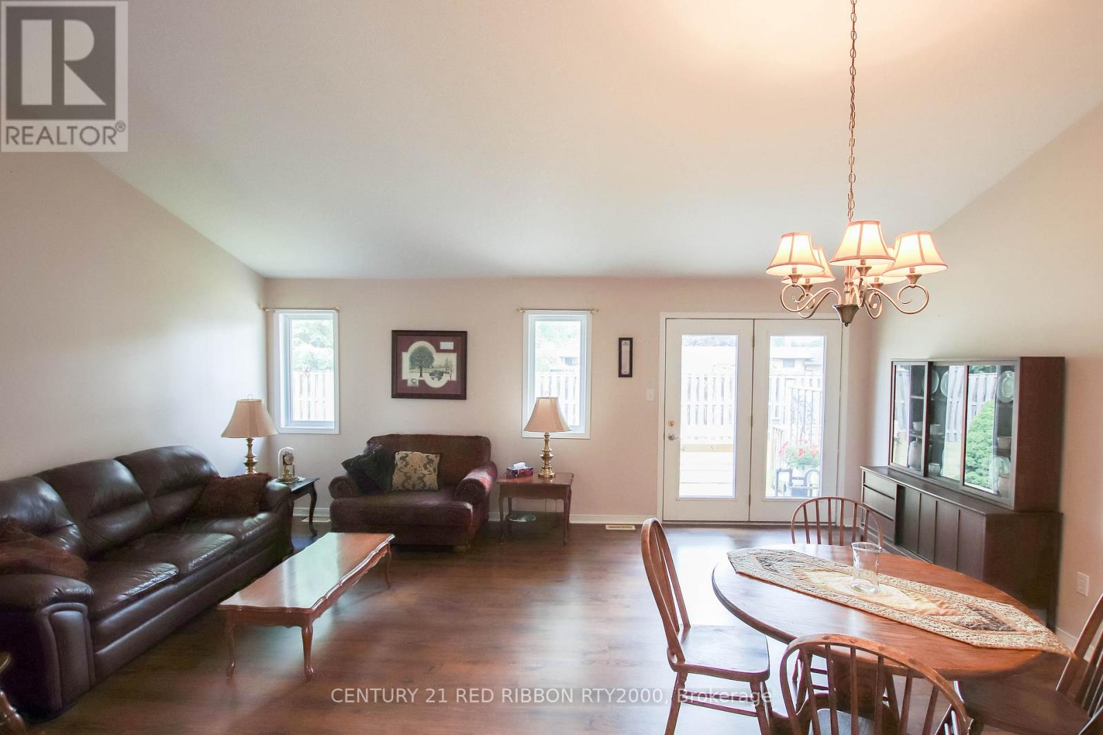 17 - 375 SCOTT STREET E