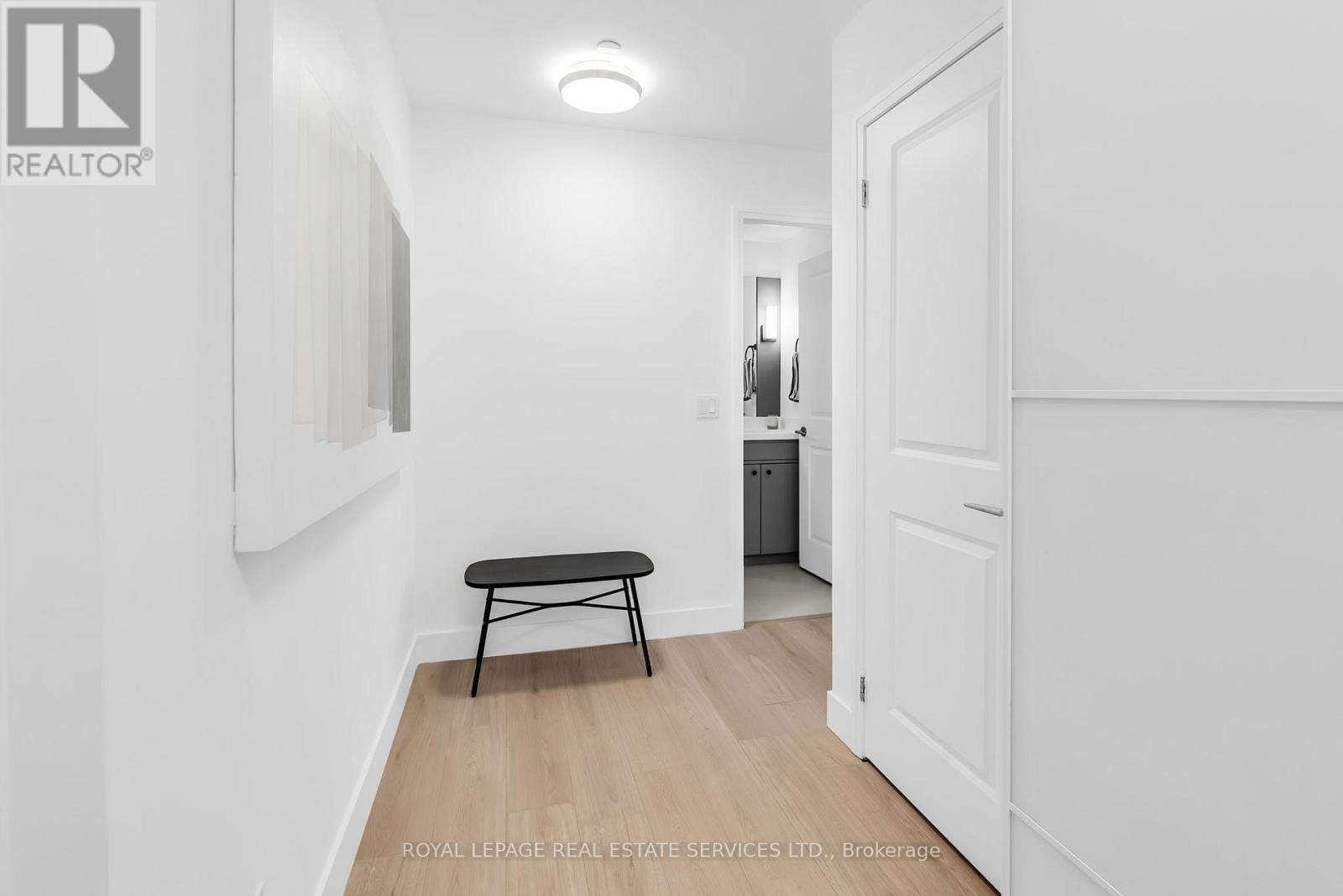 403 - 8 MERCER STREET