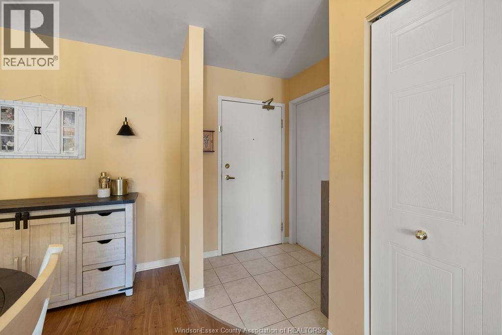 5000 WYANDOTTE STREET East Unit# 311