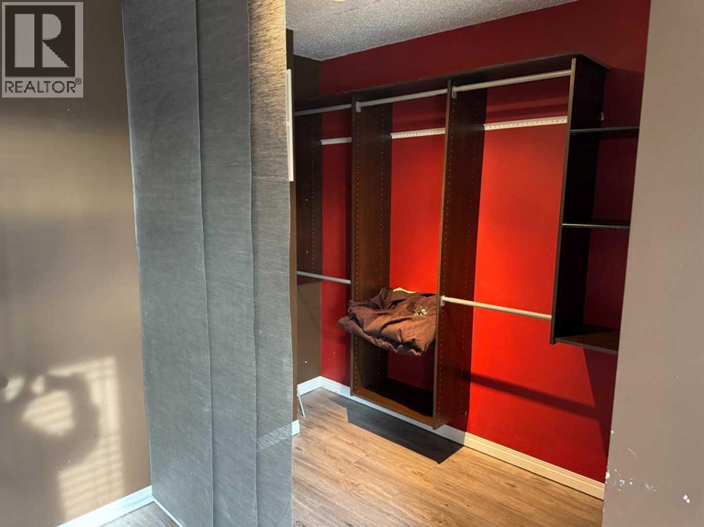 8, 220 Erin Mount Crescent SE