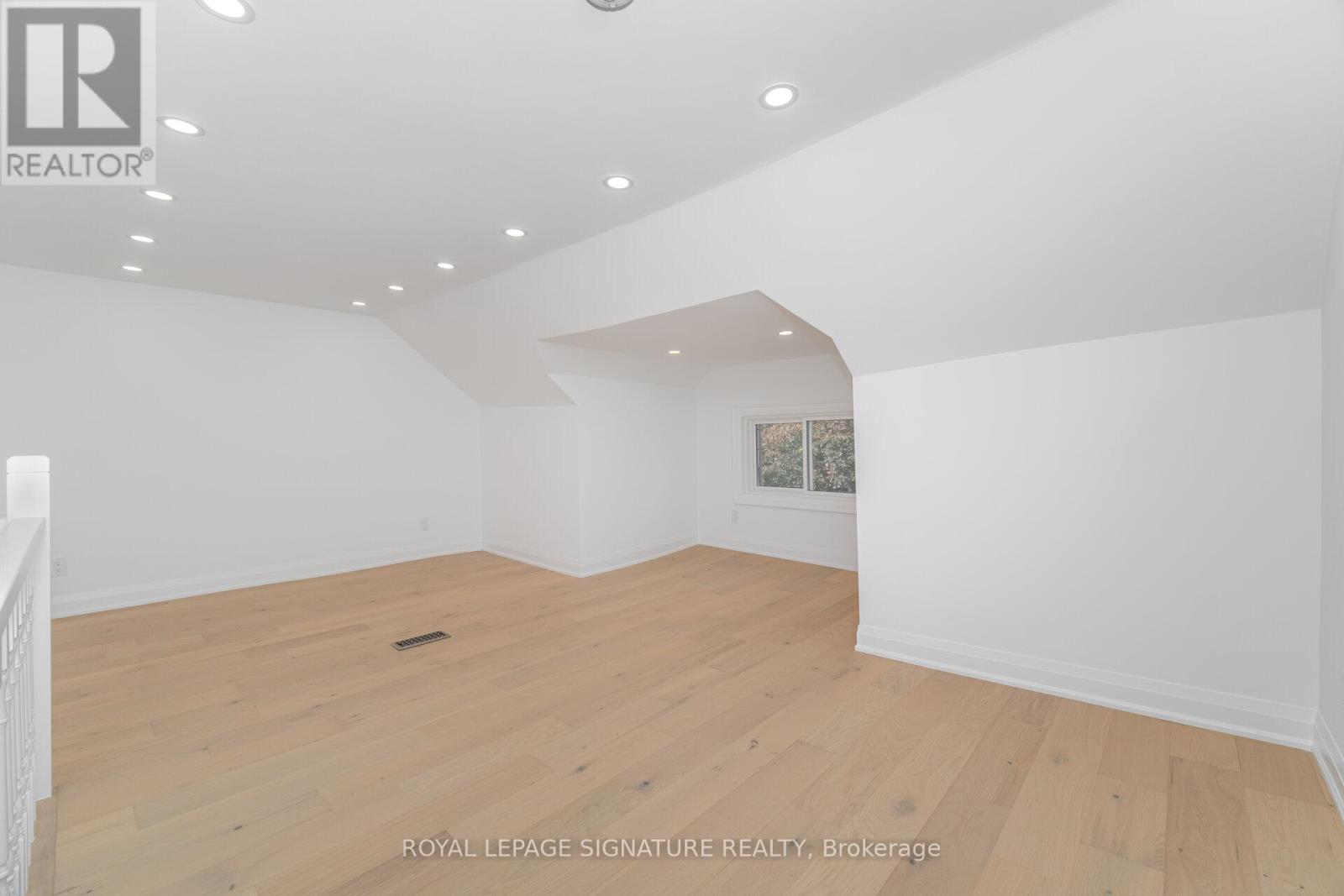 285 CHARLTON AVENUE W