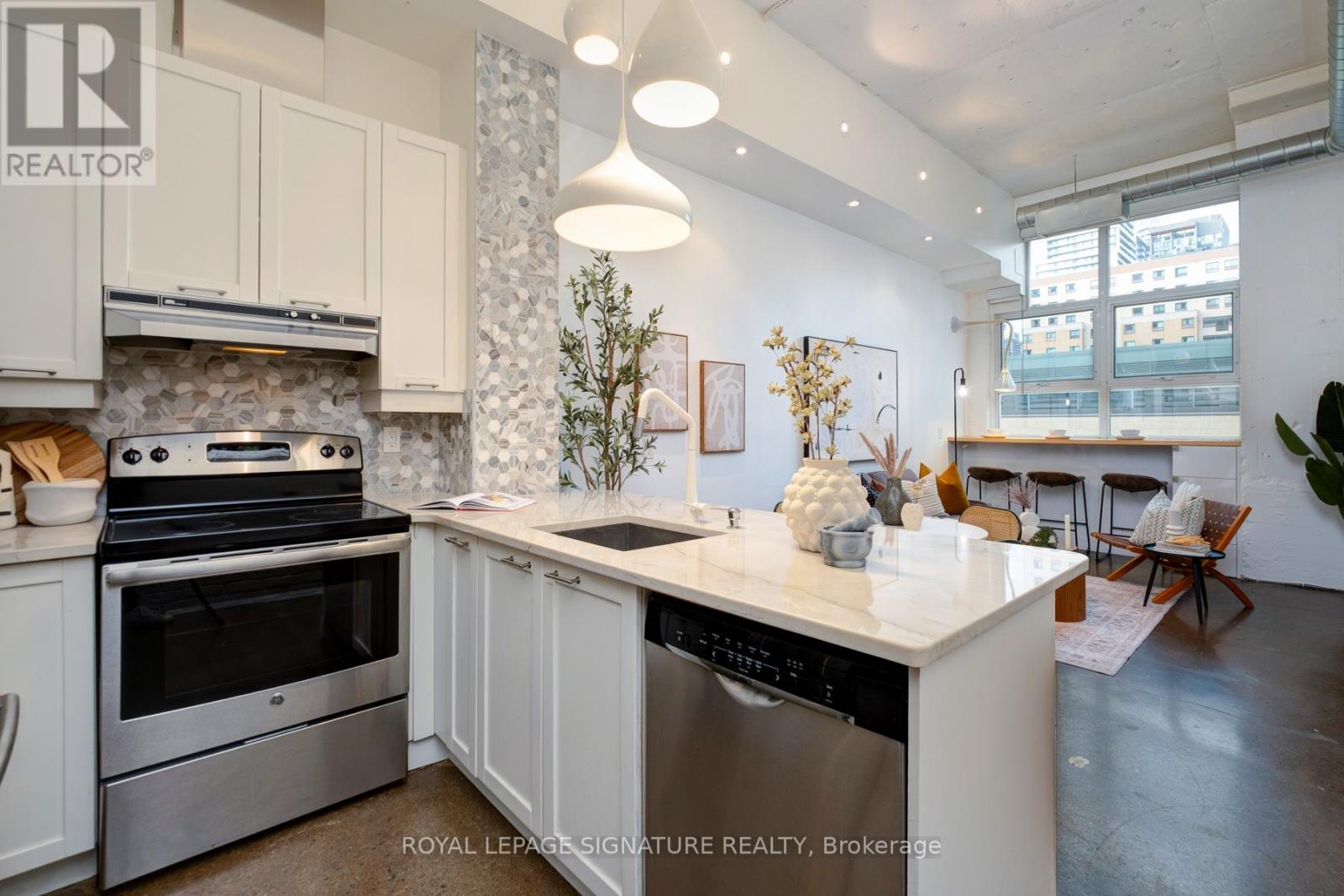 418 - 155 DALHOUSIE STREET