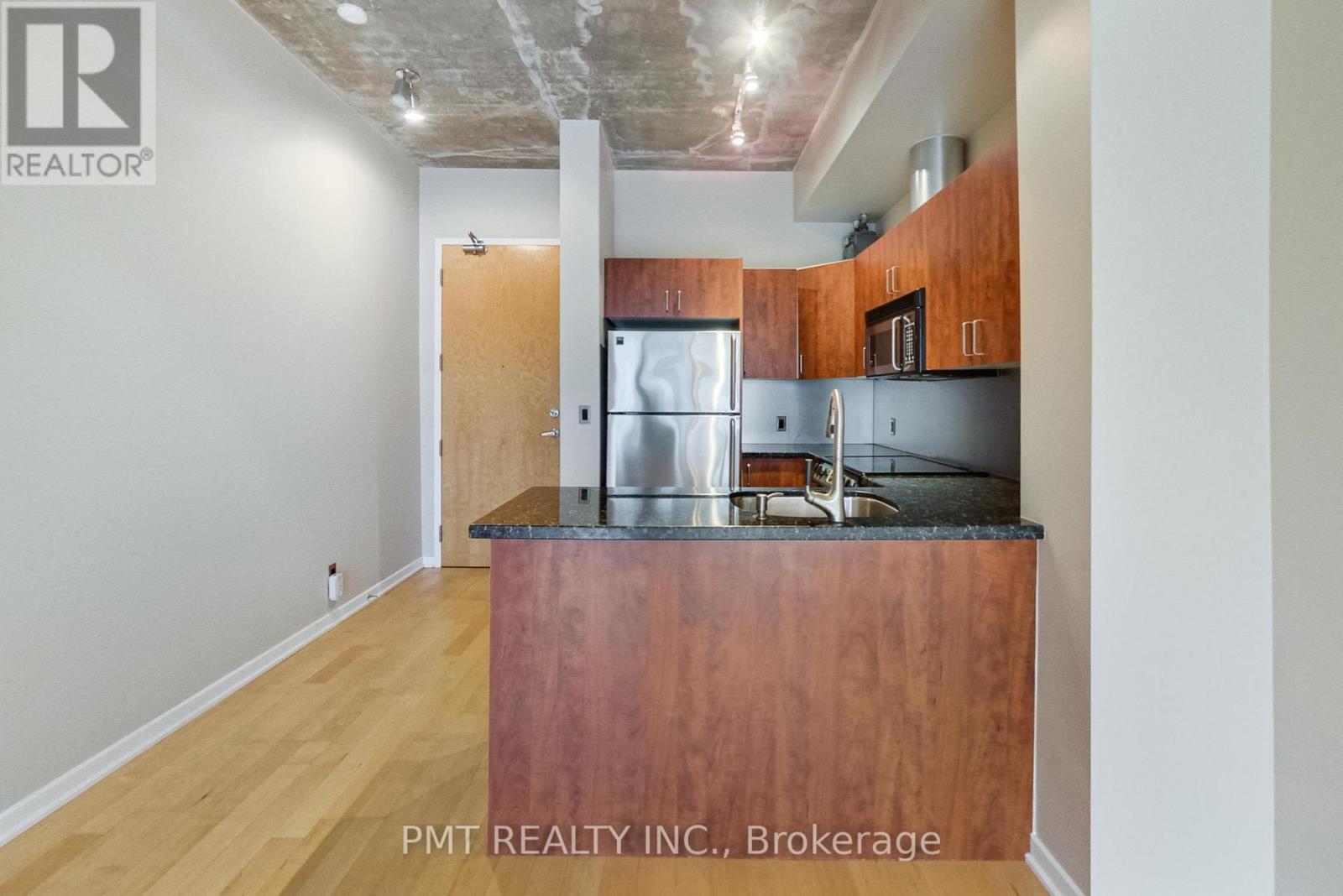 905 - 388 RICHMOND STREET W