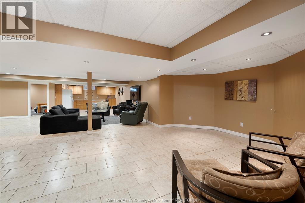 2205 EDGEMORE AVENUE