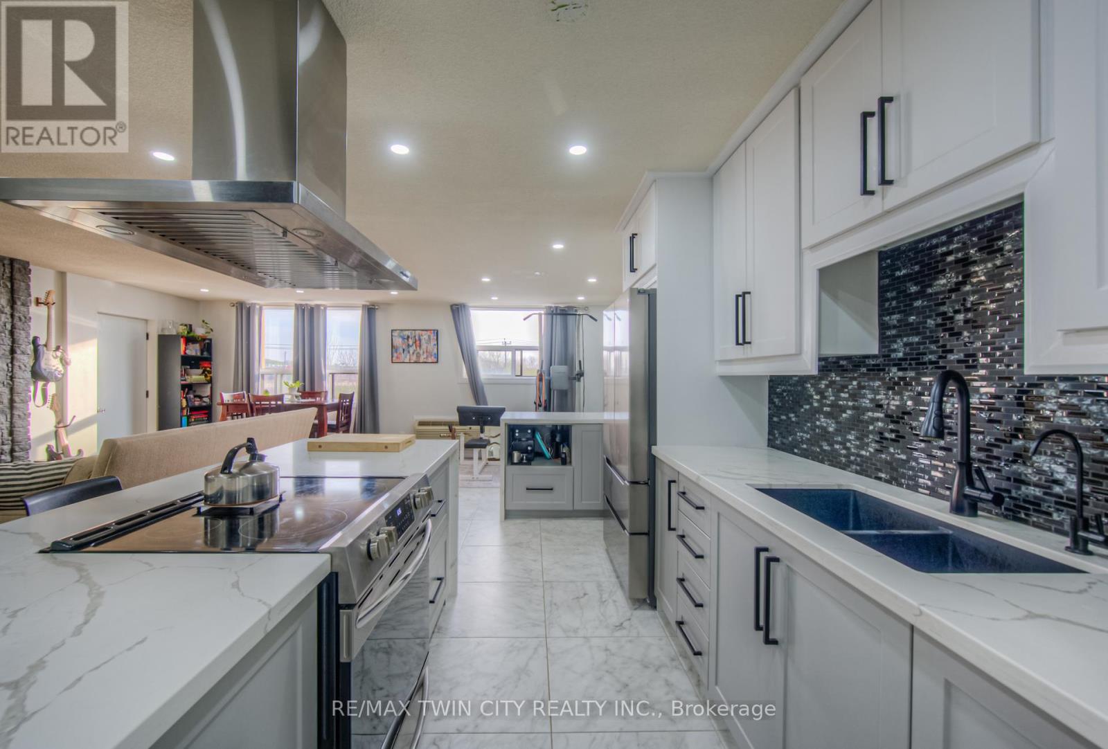 410 - 185 KEHL STREET