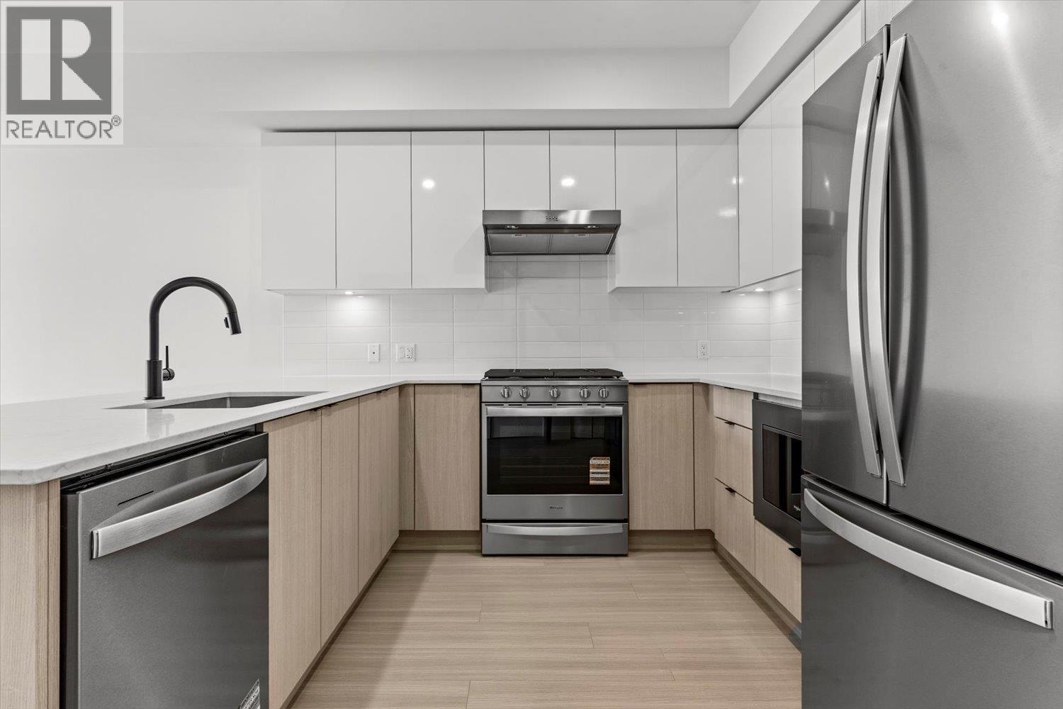 207 2277 HAWTHORNE AVENUE