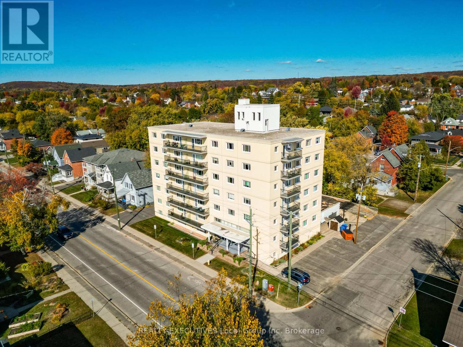 303 - 810 MAIN STREET W