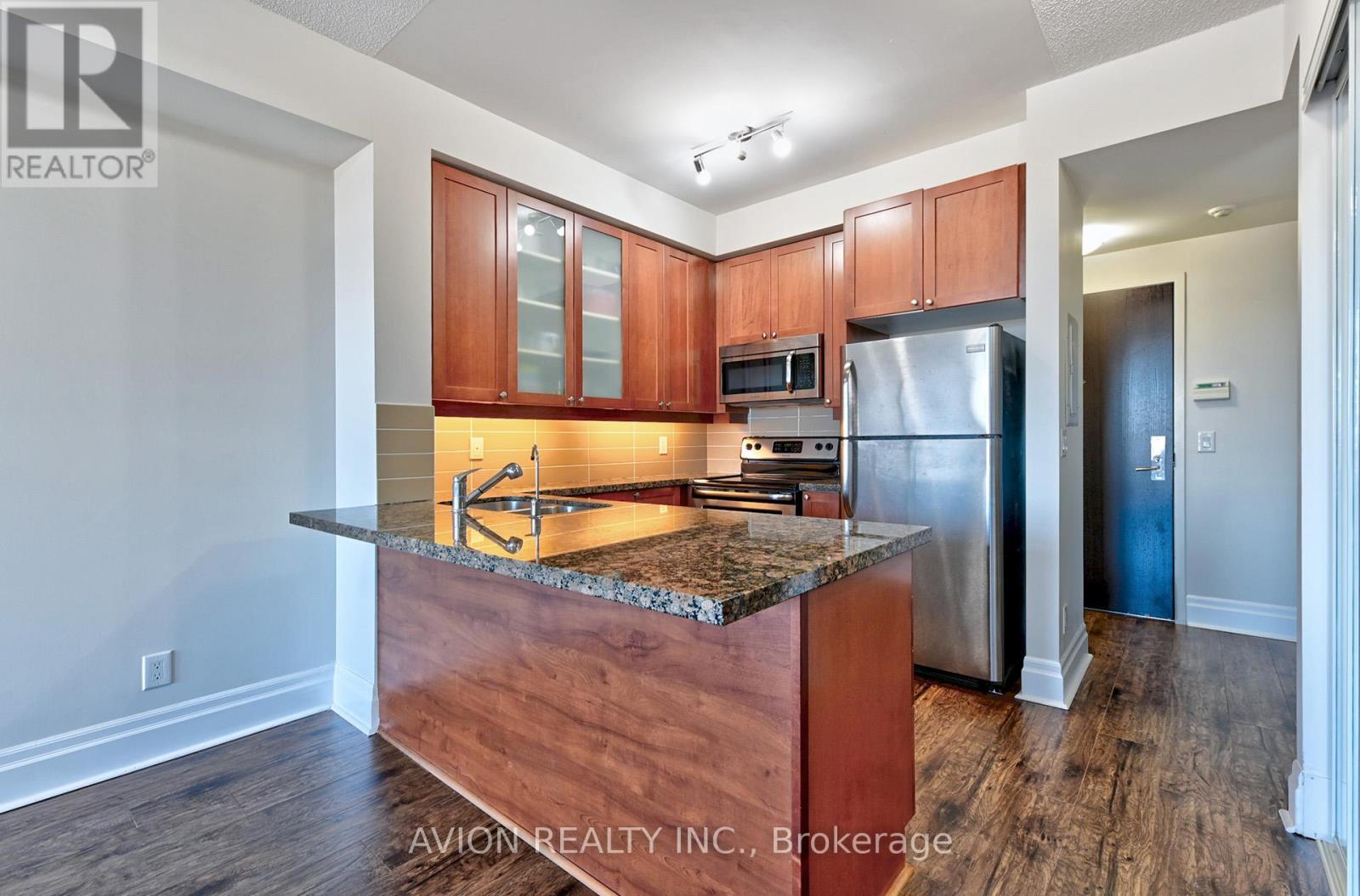 507 - 131 UPPER DUKE CRESCENT