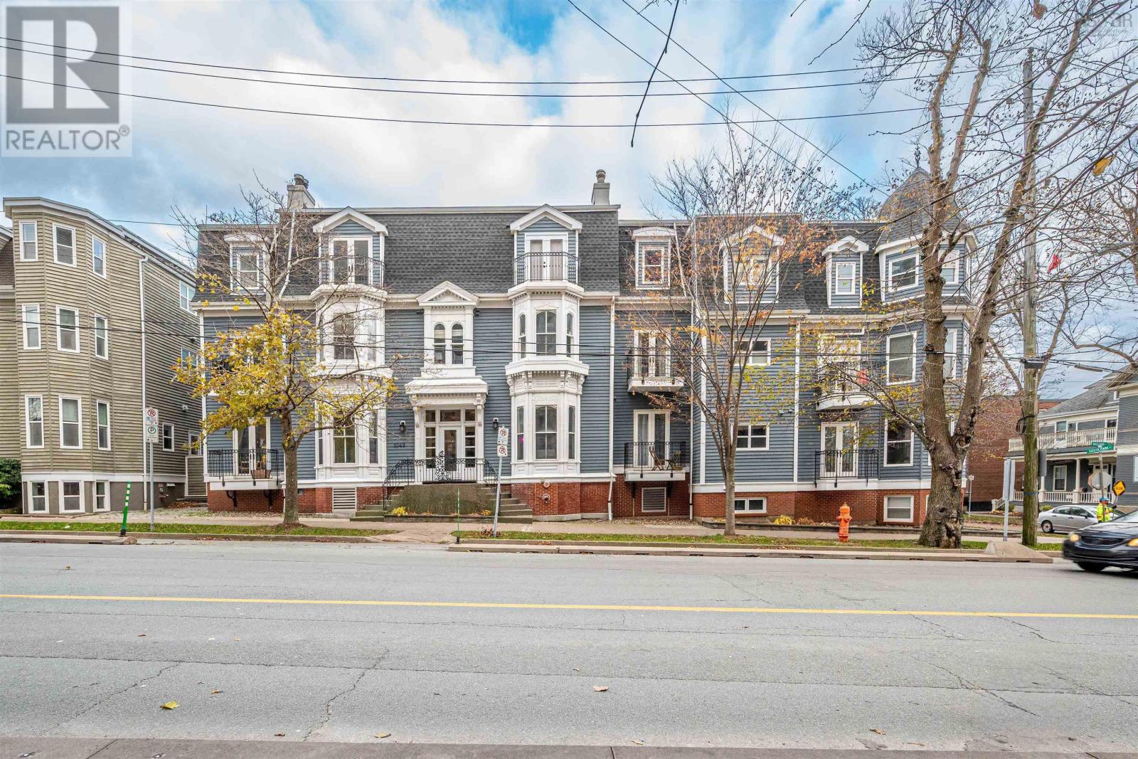 5 1049 South Park Street