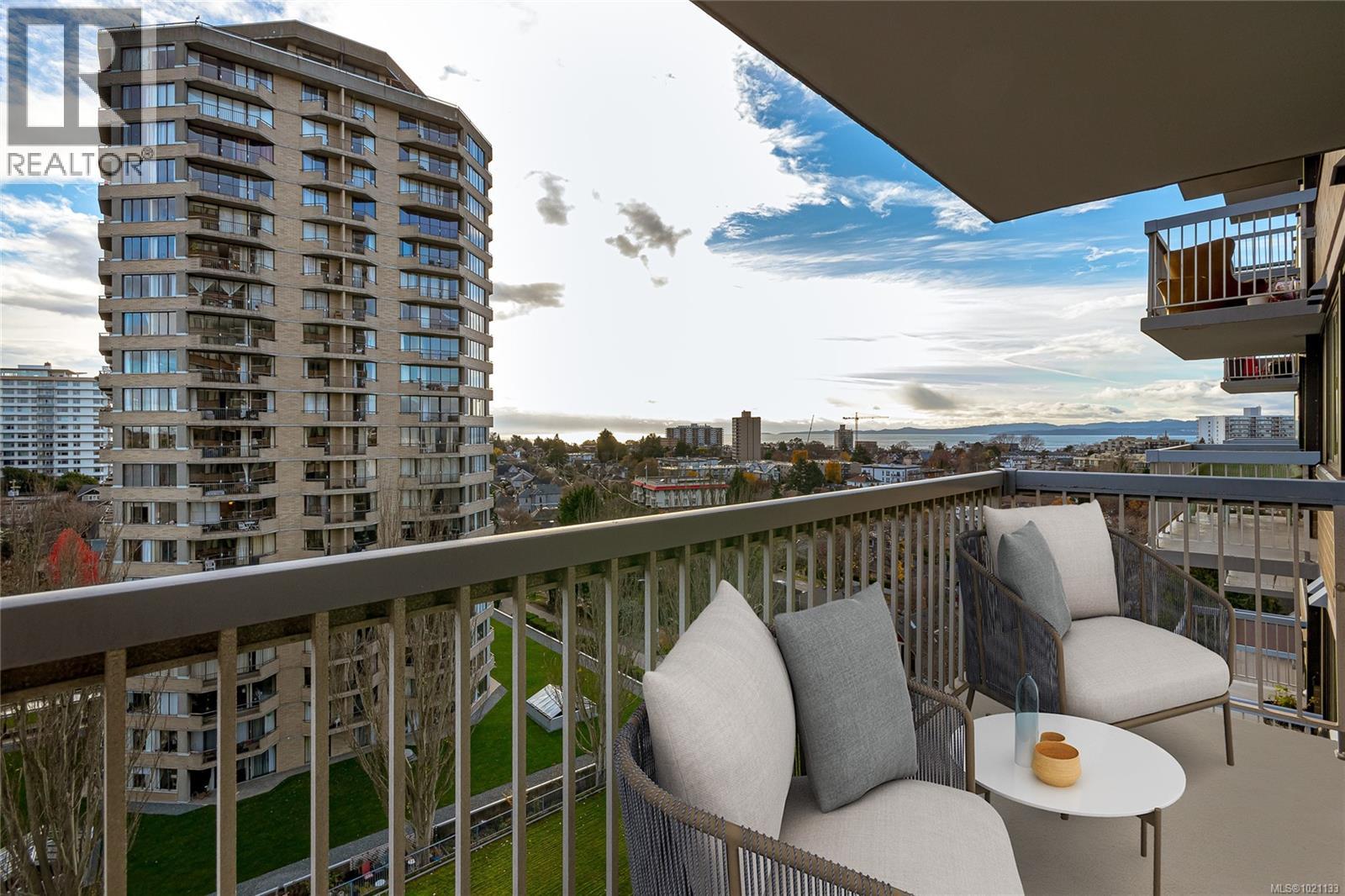 1008 647 Michigan St