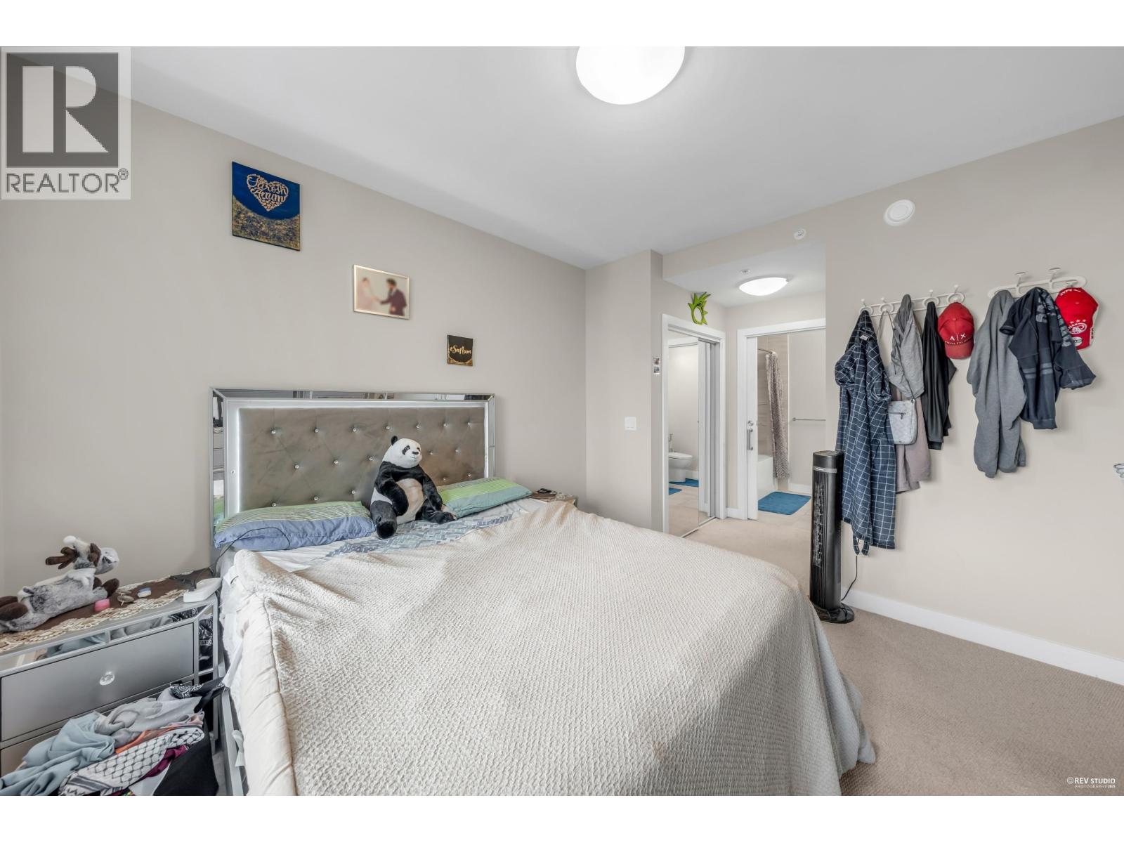 702 8725 UNIVERSITY CRESCENT