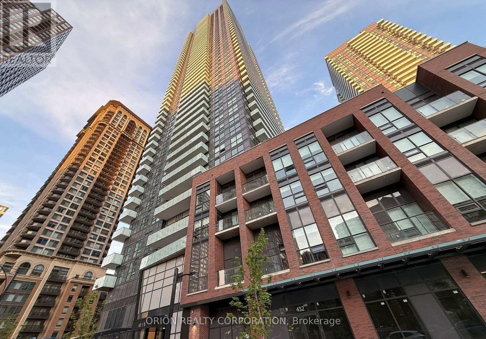 611 - 430 SQUARE ONE DRIVE