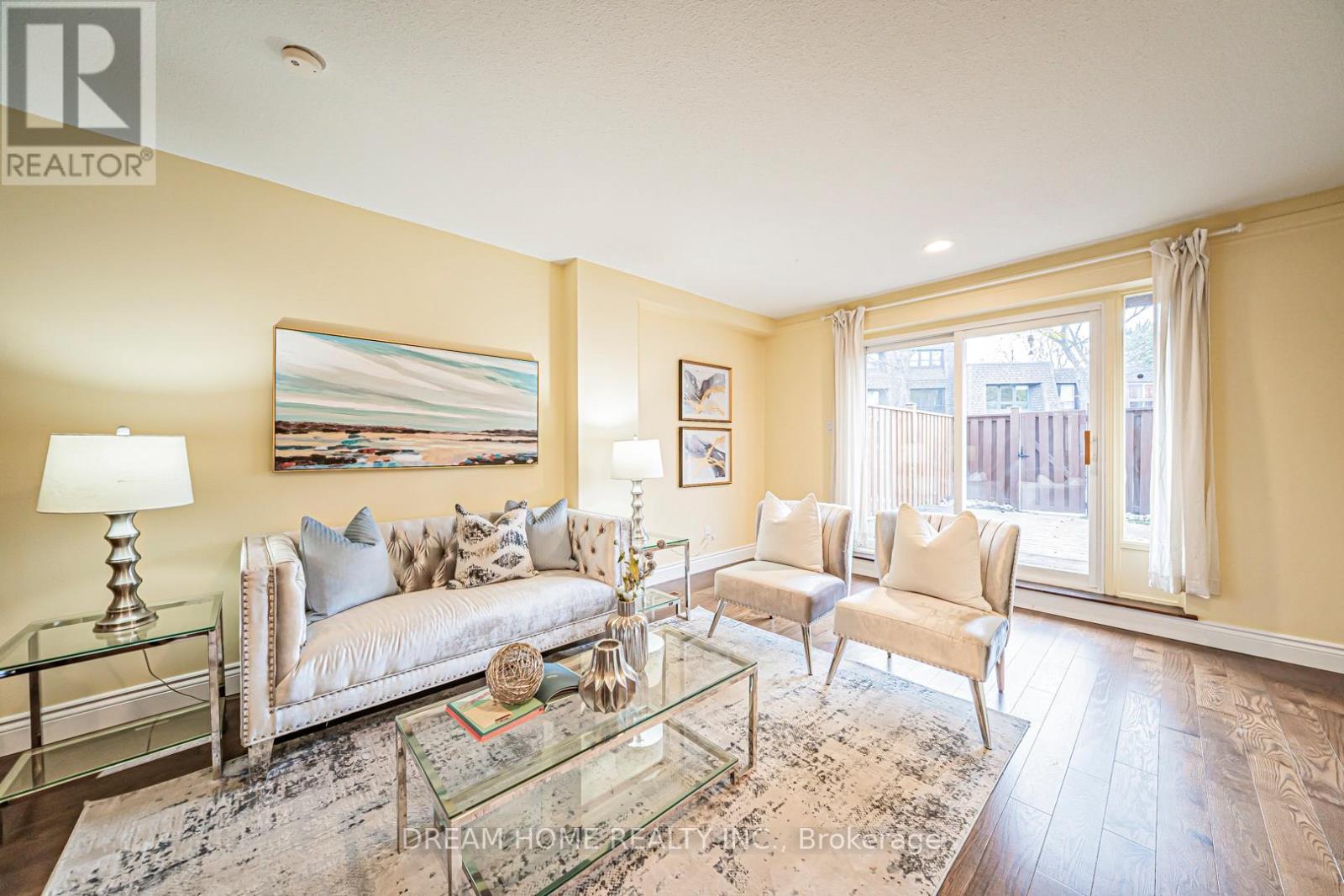 6 - 74 UPPER CANADA DRIVE