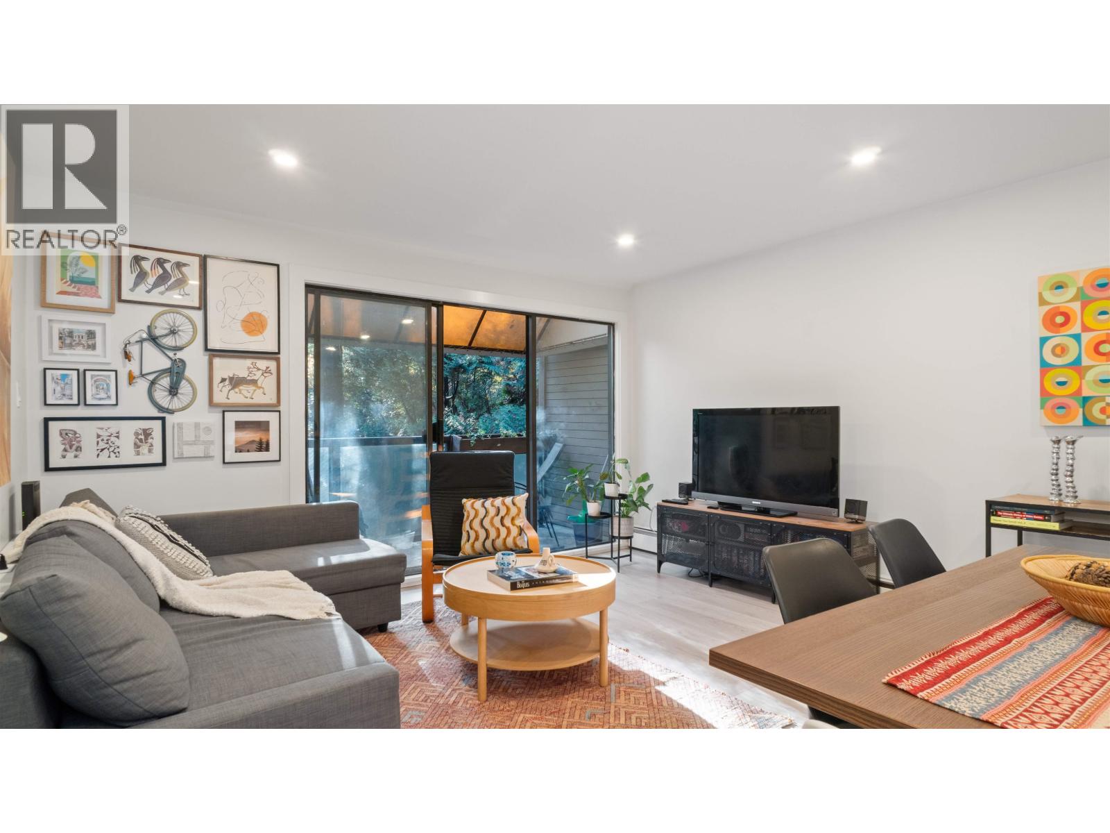 318 1345 W 15TH AVENUE