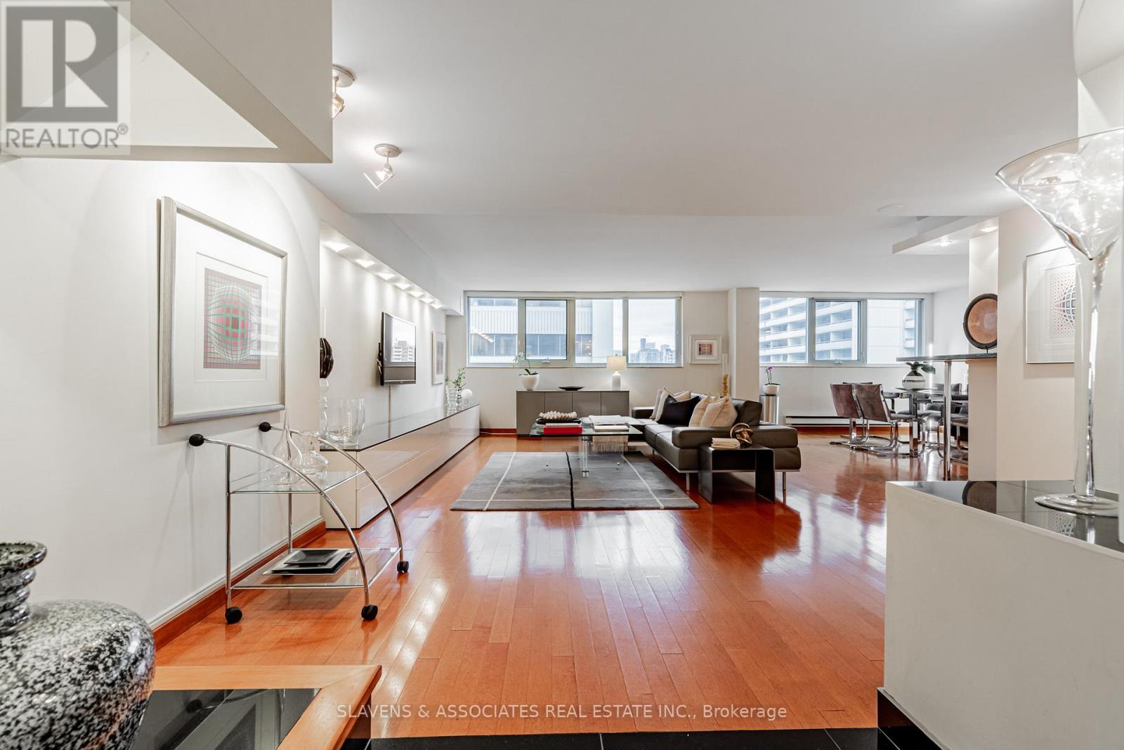 1213 - 360 BLOOR STREET E