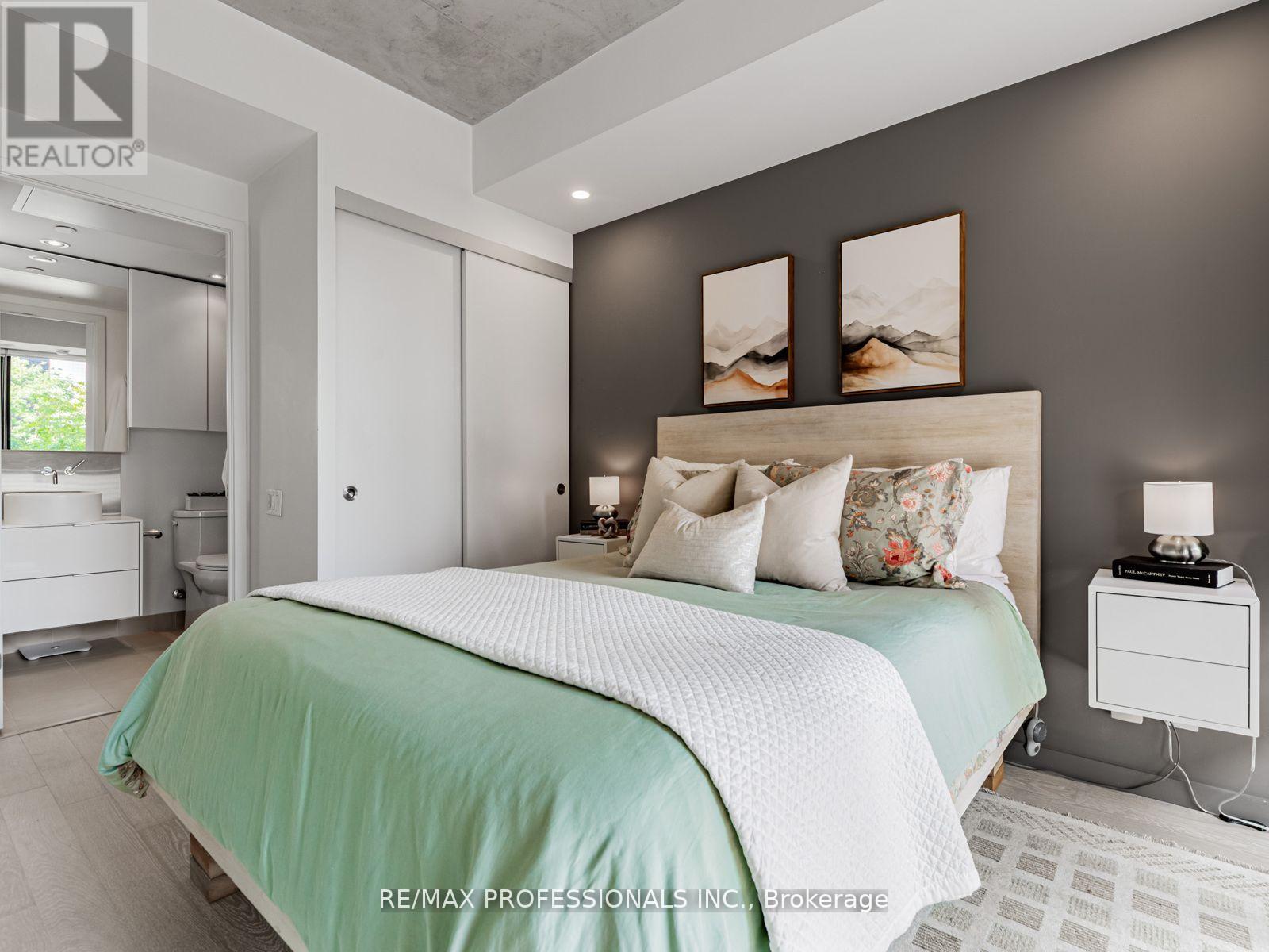 401 - 383 SORAUREN AVENUE