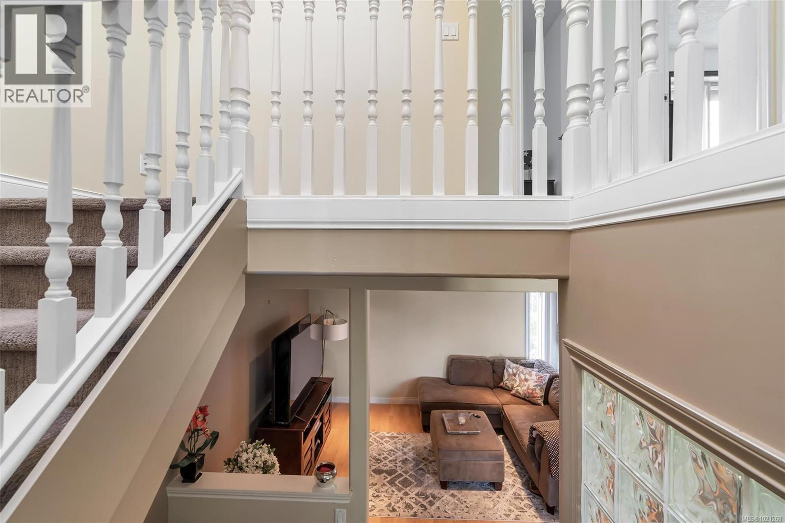 10 7847 East Saanich Rd