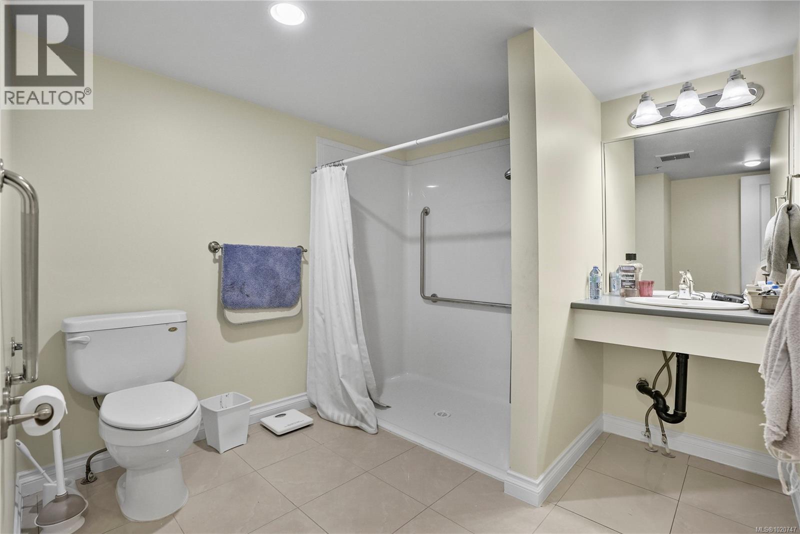 111 4536 Viewmont Ave