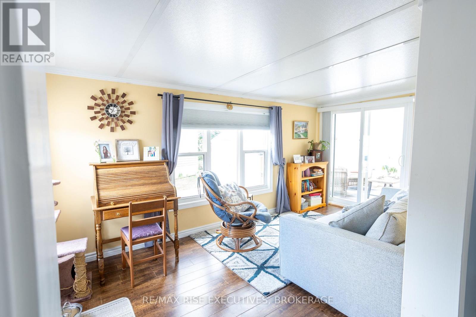 21 POWLEY GARDEN DRIVE