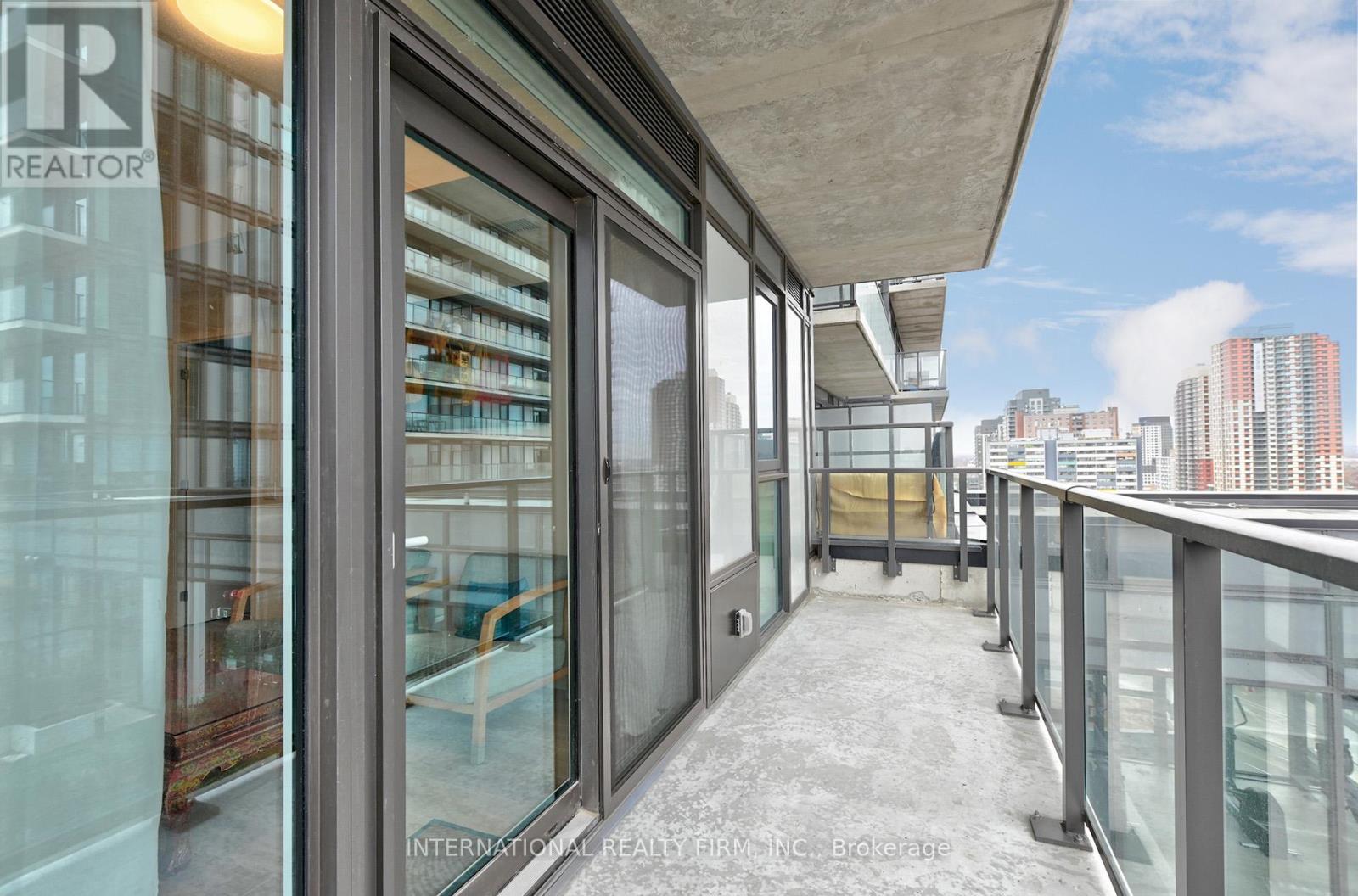 1308 - 10 GRAPHOPHONE GROVE